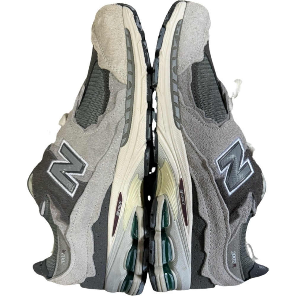 NEW BALANCE 2002R NEW WITH NO BOX NEVER WORN